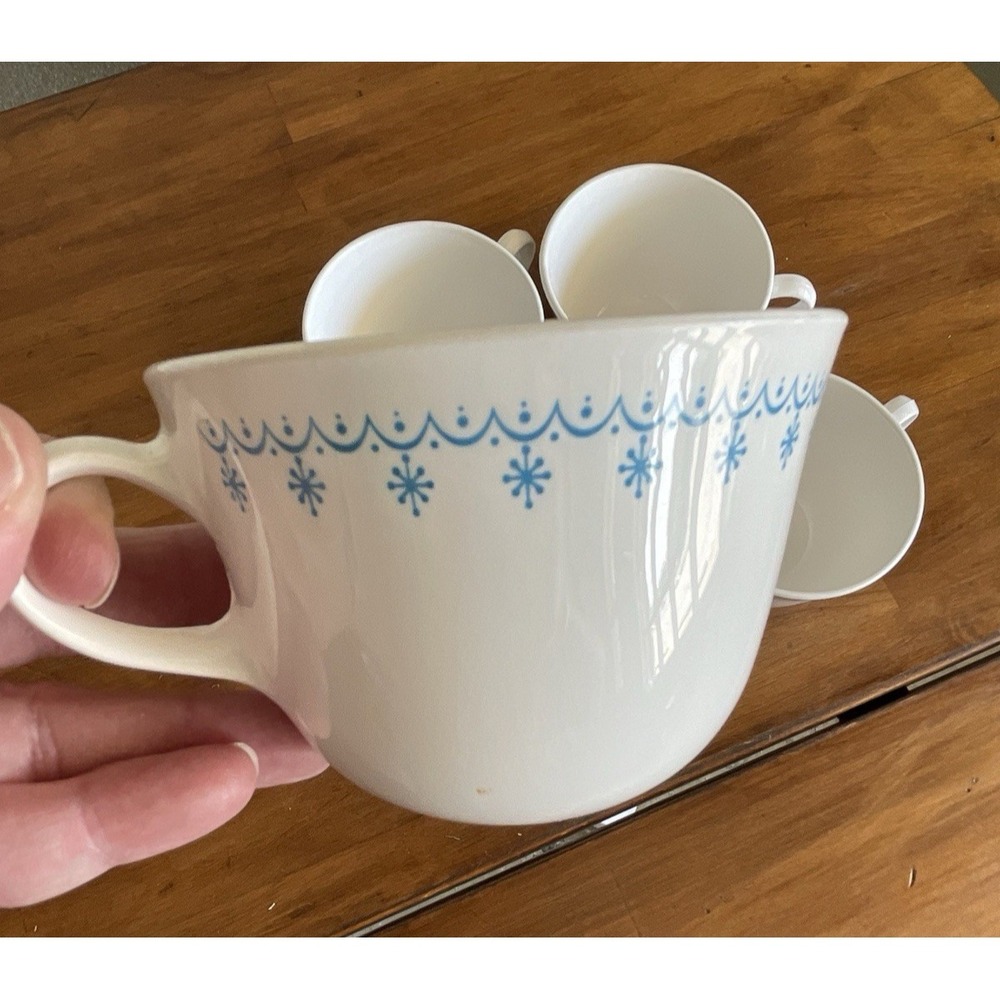 Vintage Corelle Corningware Blue SNOWFLAKE Garland 6 oz  Coffee Cups - Set of 4